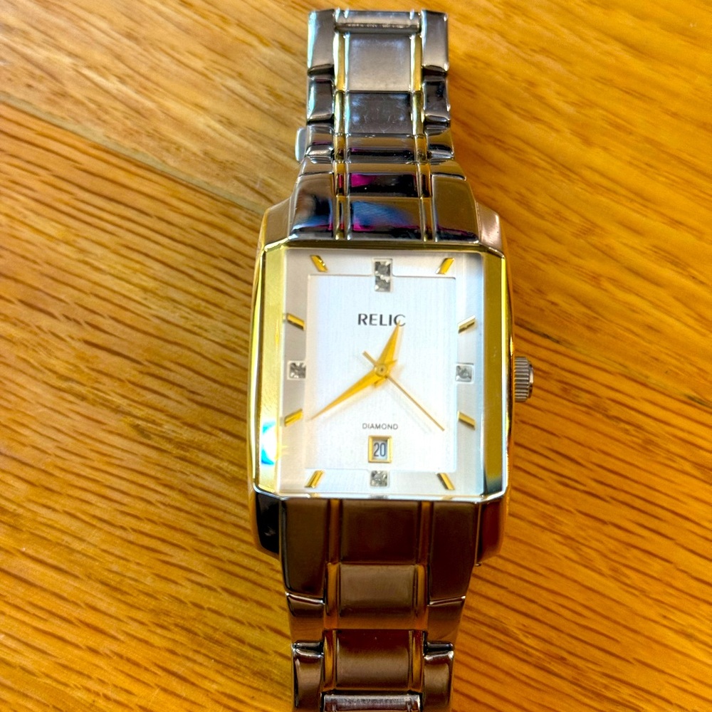Women’s Relic Diamond Gold and Silver Wristwatch Working w/ New Battery